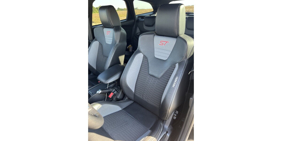 Ford Focus 79.900 km 17.800 € Köln 50667