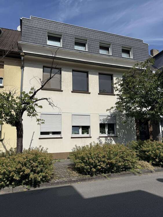 Haus zum Kaufen in Langenfeld 500.000 € 199.27 m²