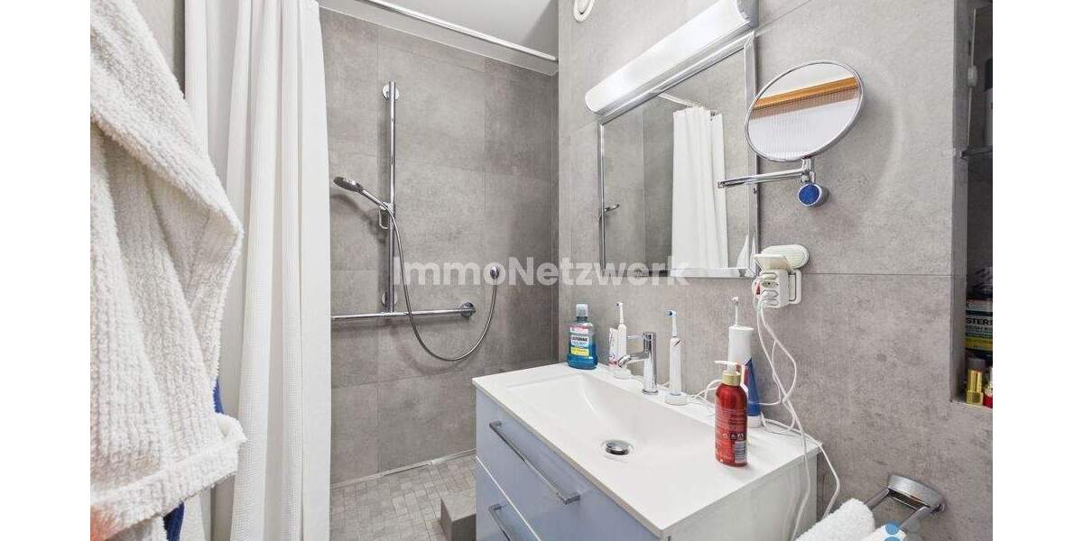 Etagenwohnung Neuss Innenstadt - 3 Zimmer, 78 m&sup2;, 275.000&euro; | Angebot:24814323