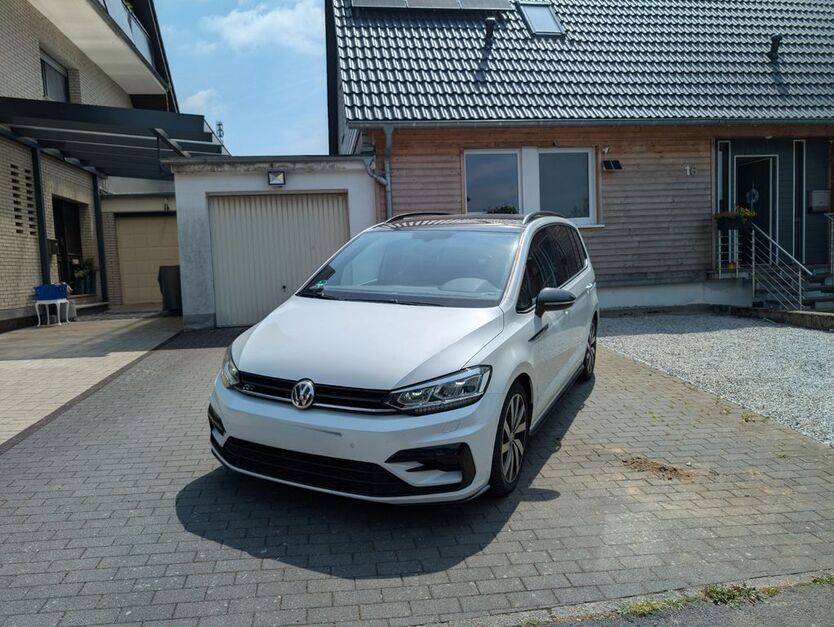 VW Touran 124.900 km 18.699 € Kürten 51515