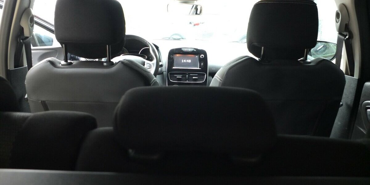 Renault Clio BLACK WEEK 25: EXPRESSION NAVI PARCTRONIC STA 118.021 km 7.904 € Köln 50858