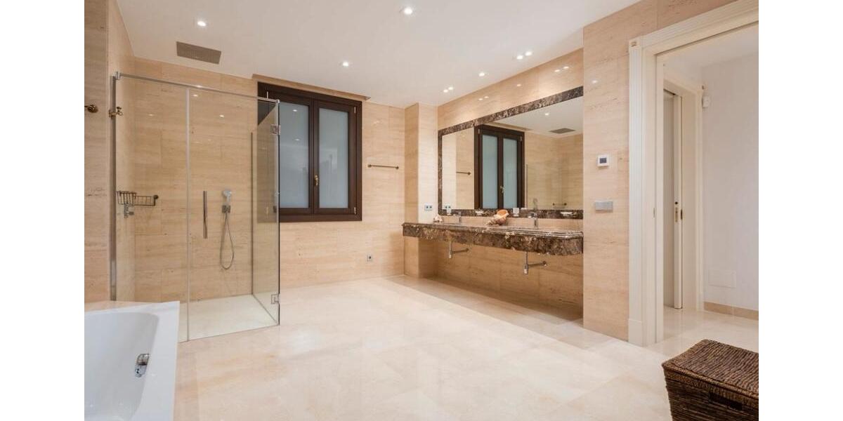 Villa Düsseldorf Stadtmitte - 7 Zimmer, 761 m&sup2;, 4.800.000&euro; | Angebot:26750435