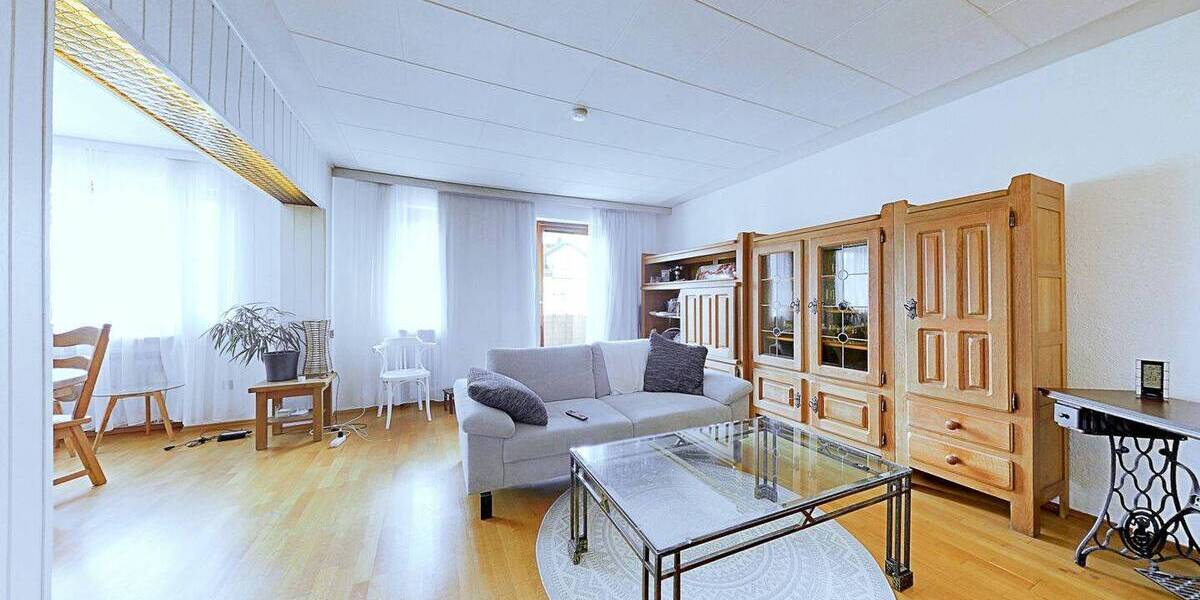 Wohnen mit Perspektive - Mehrgenerationenhaus mit großem Gartenparadies! 9 zimmer