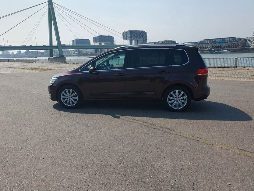 VW Touran 161.112 km 17.500 € Köln 51063