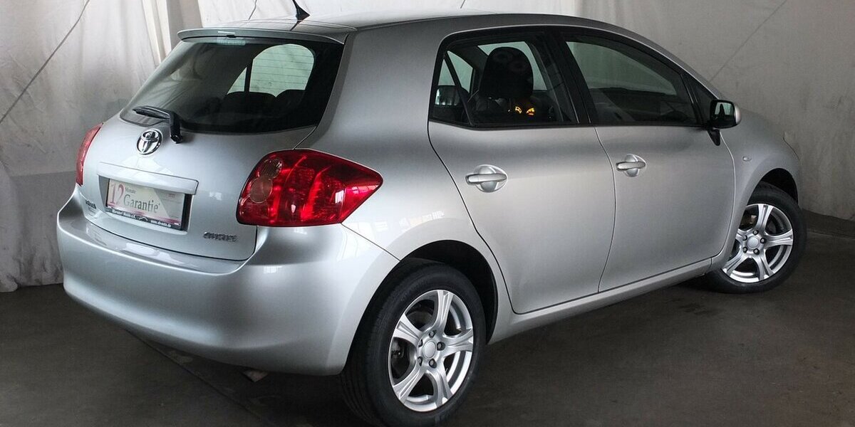 Toyota Auris 1.6i BLACK WEEK 25: SOL ALLE INSPEKTIONEN GA 174.885 km 4.908 € Köln 50858