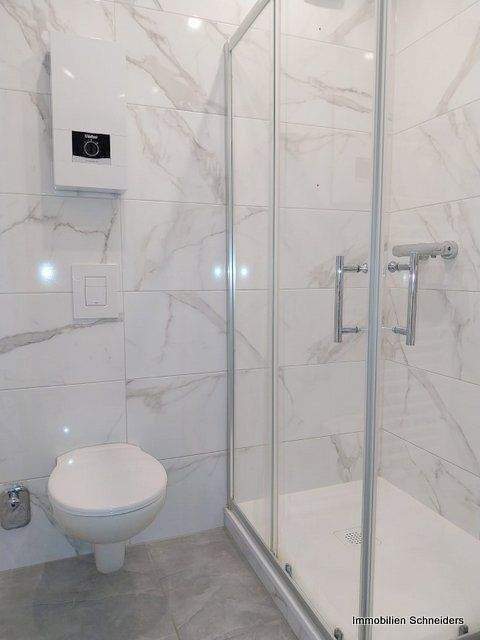 Düsseldorf-Flingern-Süd, Engelbertstraße - Komplett sanierte 2-Zimmer-Wohnung mit großer Sonnenterrasse zeitnah zu mieten !!