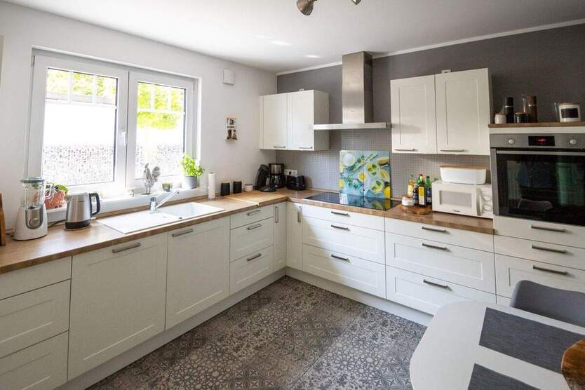 Neuwertiges, freistehendes Einfamilienhaus mit Pool und tollem Garten in zentraler Lage 4 zimmer