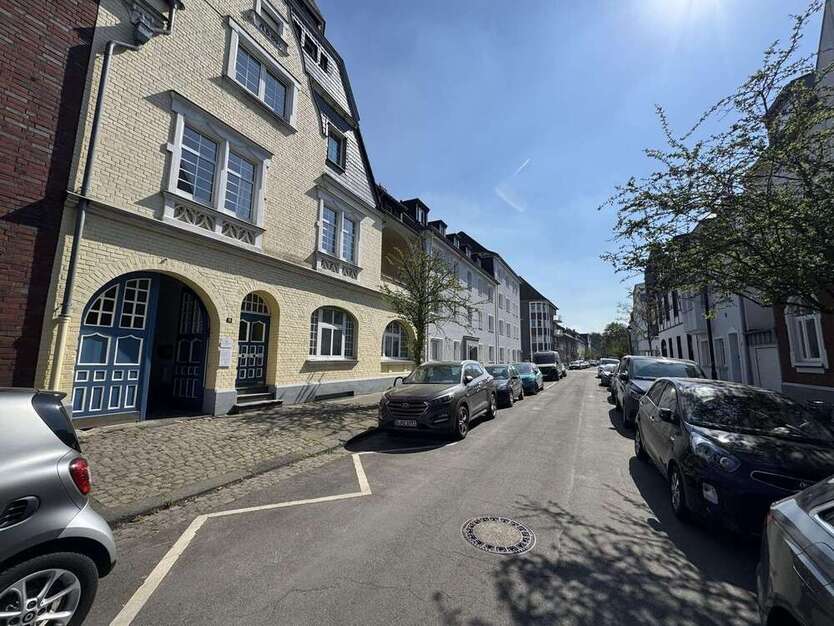 Halle in Düsseldorf 469.000 € 200 m²