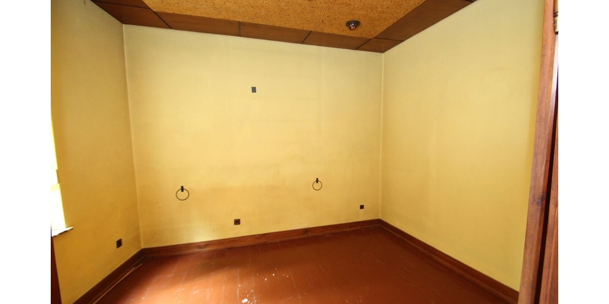 Mehrfamilienhaus mit drei Wohneinheiten und Entwicklungspotenzial - Mehrfamilienhaus, Wohnhaus Solingen Wald | Angebot:24715259