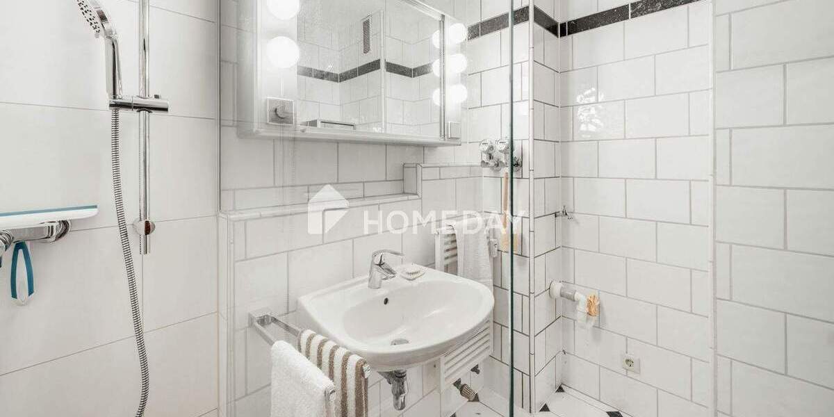 Gut geschnittene Etagenwohnung mit Aufzug, Stellplatz und Süd-West Loggia 3 zimmer