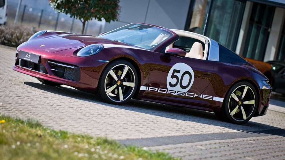 Porsche 911 2.933 km 241.000 € Köln 50858