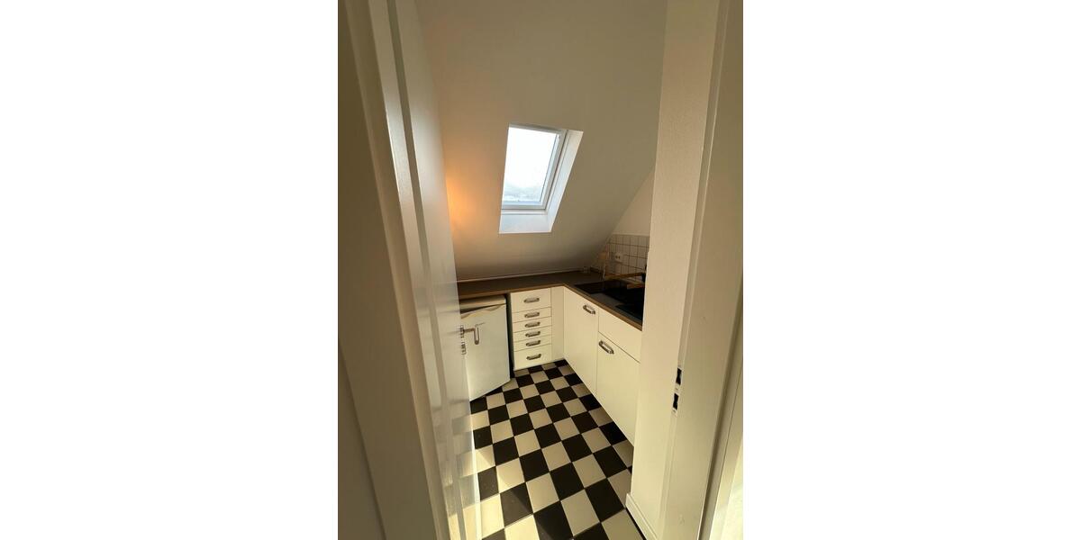 Dachgeschoßwohnung Düsseldorf Niederkassel - 1 Zimmer, 45 m&sup2;, 1.000&euro; | Angebot:24704682