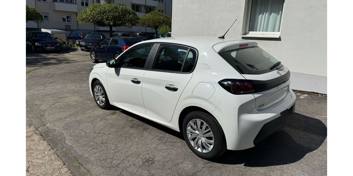 Peugeot 208 32.000 km 10.380 &euro; Köln 50668