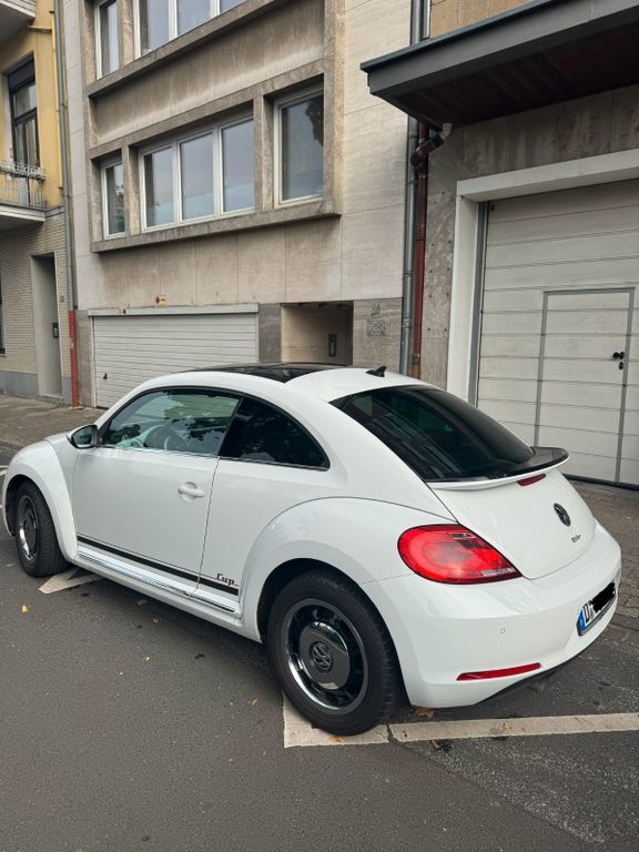 VW Beetle 93.000 km 11.800 € Düsseldorf 40545