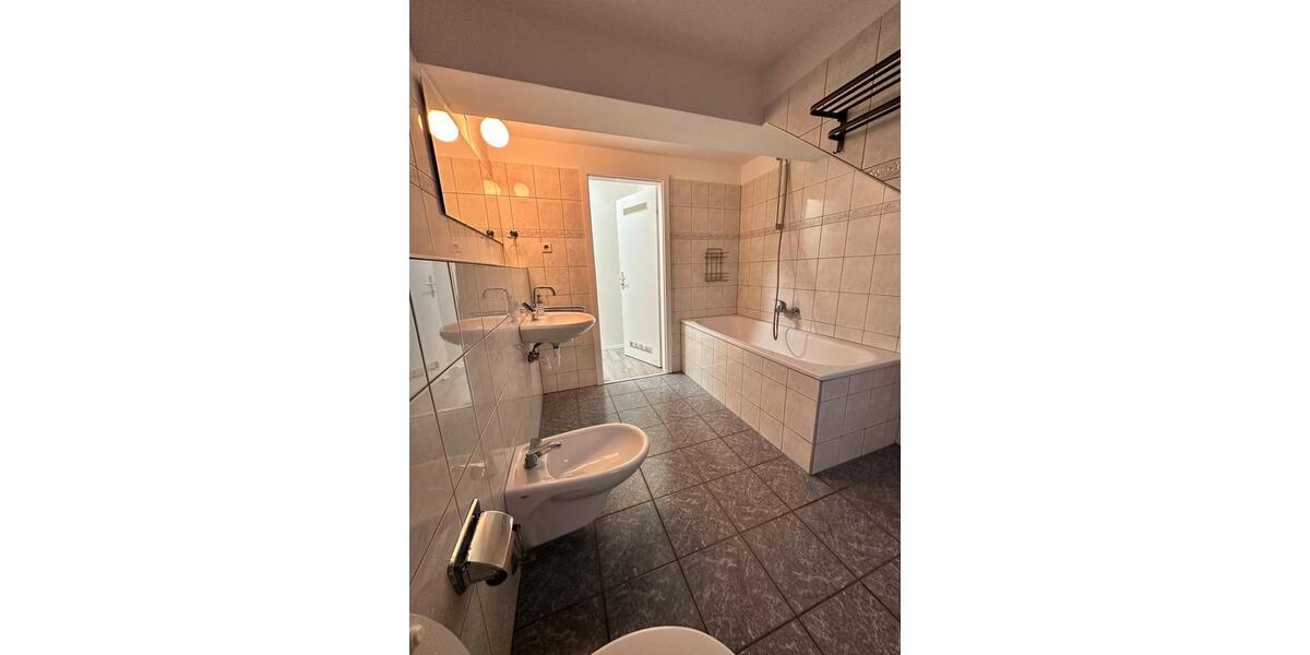 Dachgeschoßwohnung Wuppertal Elberfeld - 4 Zimmer, 73 m&sup2;, 680&euro; | Angebot:24839185