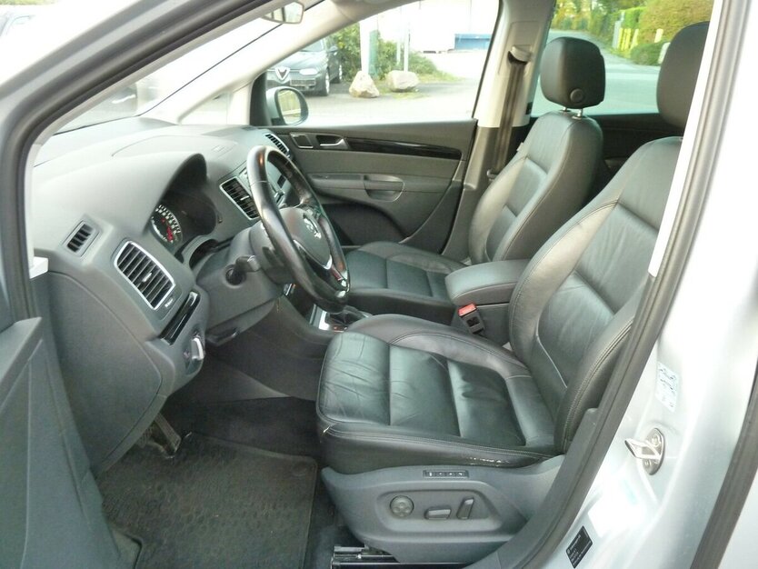 VW Sharan 2.0 TDI DSG Panorama Navi Leder 7 Sitze + 175.000 km 17.900 € Ratingen 40885