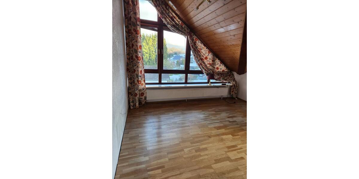 Dachgeschoßwohnung Lindlar - 4 Zimmer, 83 m&sup2;, 760&euro; | Angebot:24766509