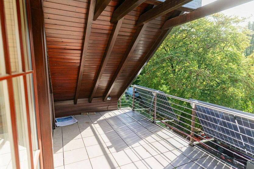 Stadtnah im Grünen - großes Haus mit Garten, Galerie und Doppelgarage