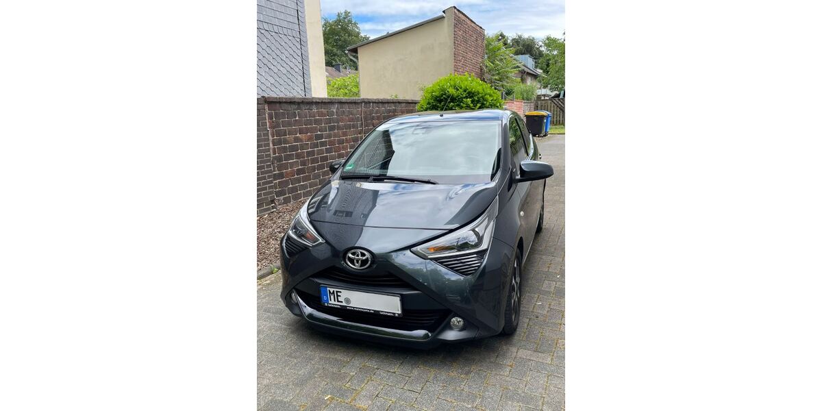 Toyota Aygo (X) 66.200 km 8.500 &euro; Solingen 42697
