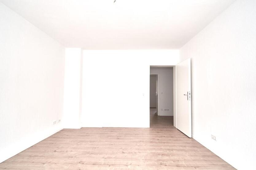 Wunderschöne,modernisierte 2- Zimmer Eigentumswohnung mit Terasse