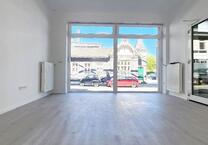 ERSTBEZUG! SANIERTES GEWERBE MIT EINBAUKÜCHE, BAD, STELLPLATZ. IDEAL ALS LADENFLÄCHE, BÜRO, PRAXIS