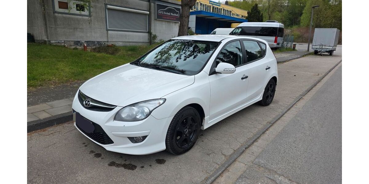 Hyundai i30 163.000 km 3.300 &euro; Solingen 42651