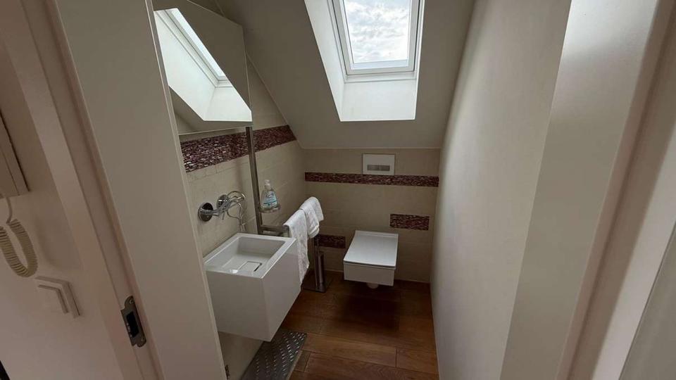 Dachgeschoßwohnung Essen Stadtbezirk II - 1 Zimmer, 72 m&sup2;, 1.250&euro; | Angebot:25148843