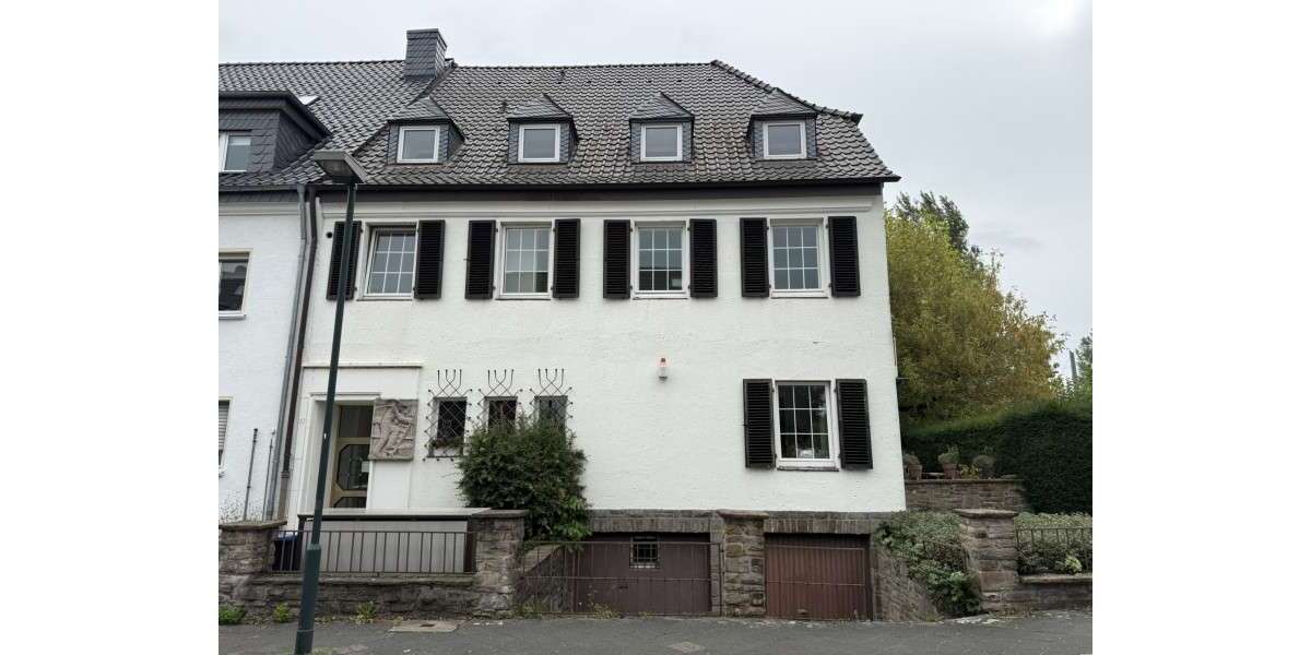 Einfamilienhaus Düsseldorf Niederkassel - 9 Zimmer, 378 m&sup2;, 2.790.000&euro; | Angebot:24752392