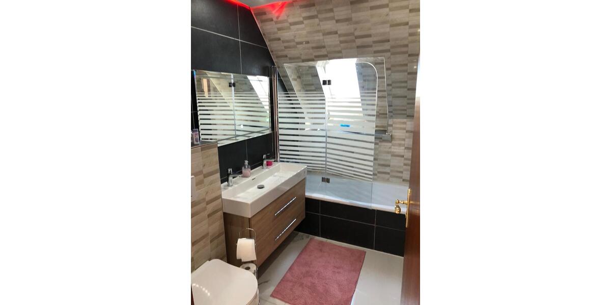 Einfamilienhaus Düsseldorf Stadtbezirk 5 - 6 Zimmer, 250 m&sup2;, 2.800&euro; | Angebot:24851125