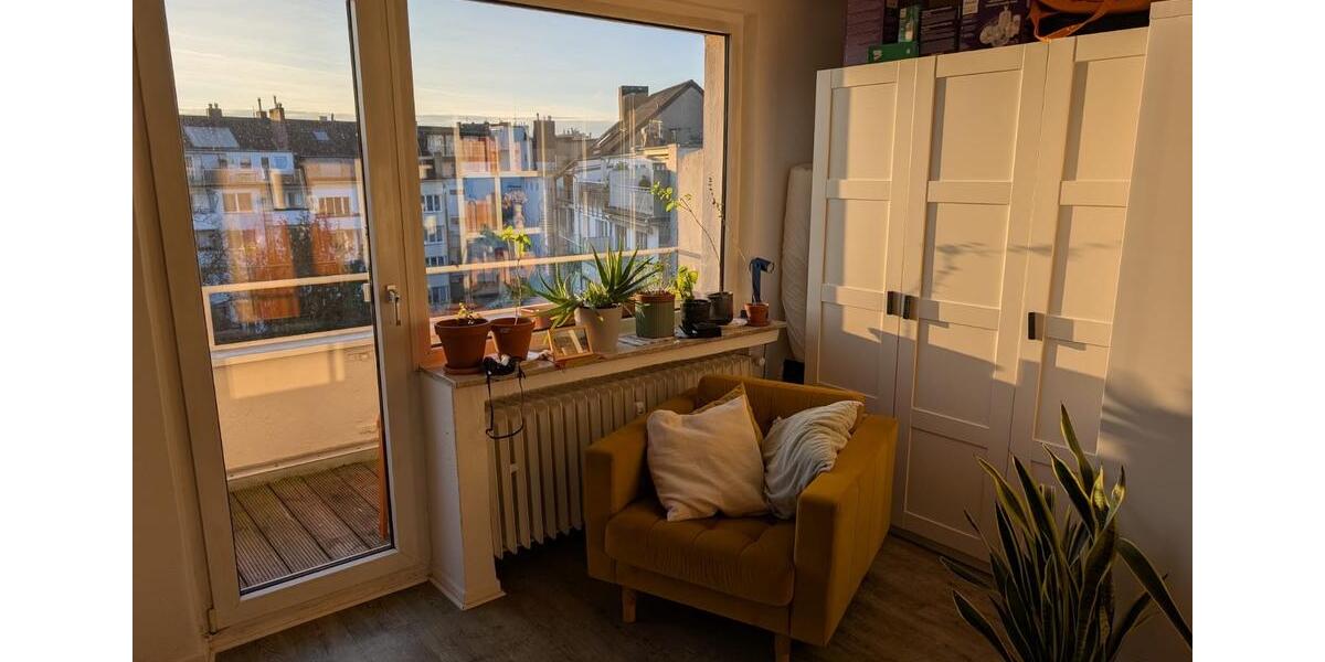 Dachgeschoßwohnung Düsseldorf Stadtbezirk 2 - 2.5 Zimmer, 90 m&sup2;, 1.500&euro; | Angebot:24421846