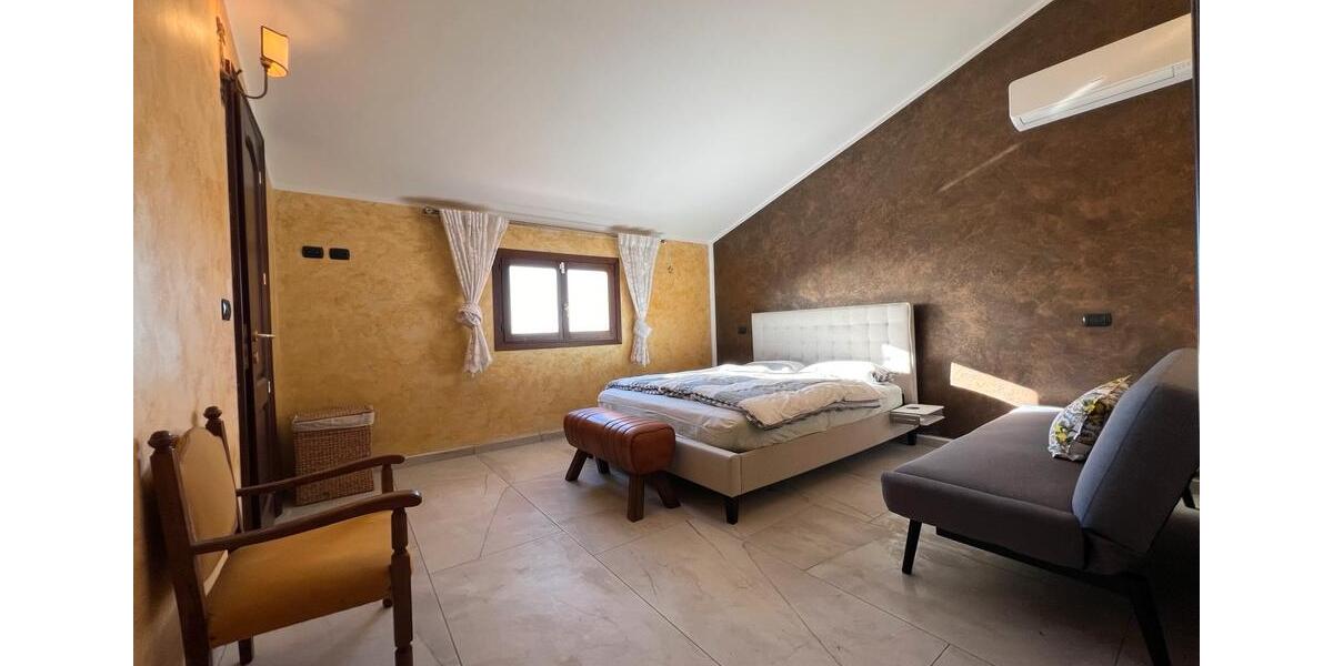 Einfamilienhaus Köln Heimersdorf - 7 Zimmer, 240 m&sup2;, 390.000&euro; | Angebot:26940595