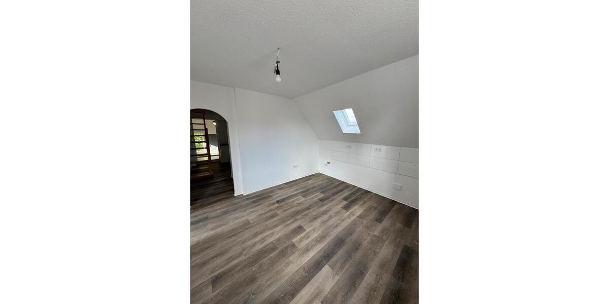 Dachgeschoßwohnung Solingen Central - 2 Zimmer, 65 m&sup2;, 890&euro; | Angebot:27625775