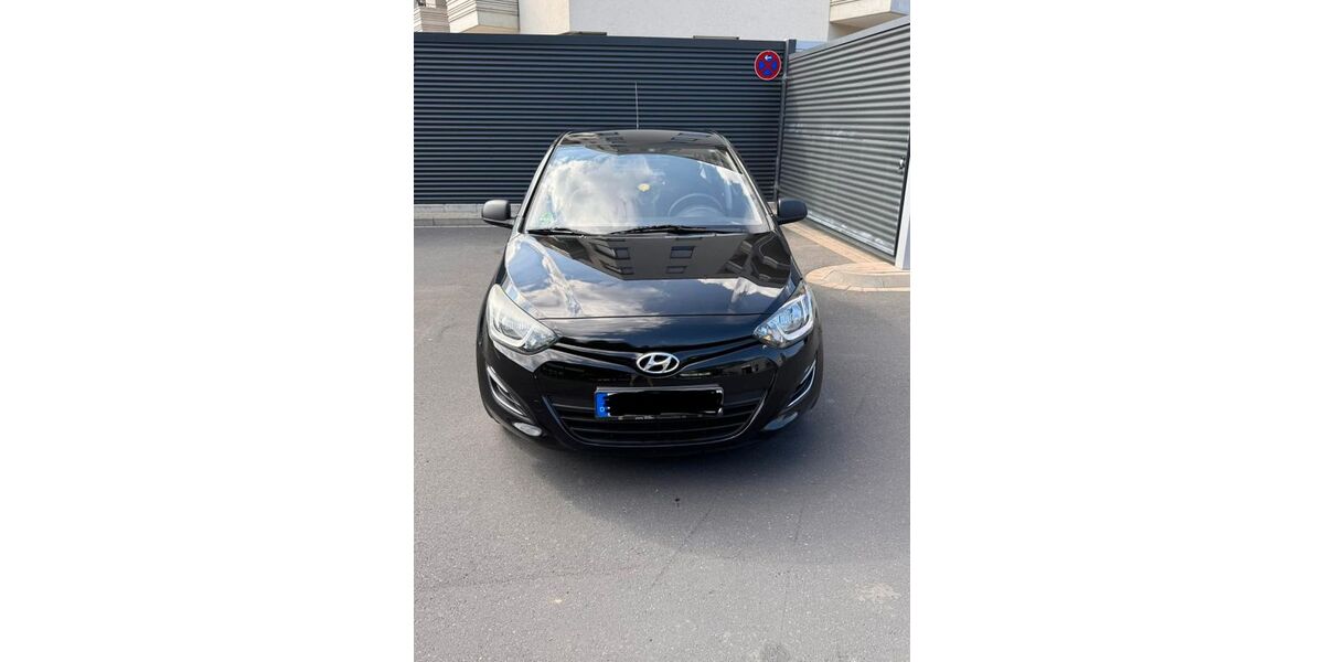 Hyundai i20 82.200 km 5.300 &euro; Köln 50829