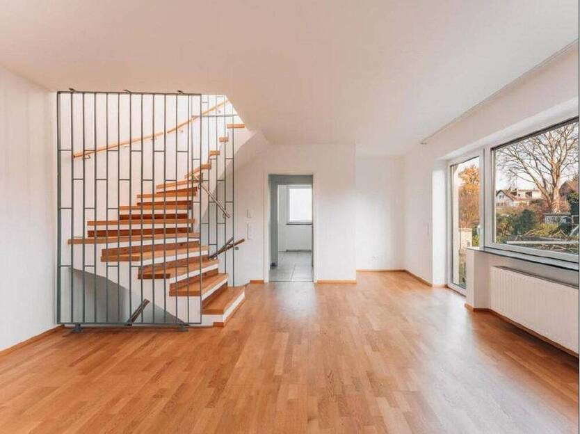 Geräumiges Zweifamilienhaus mit geh. Innenausstattung und schönem Garten in Bergisch Gladbach