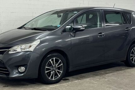 Toyota Verso 99.800 km 8.900 &euro; Düsseldorf 40468