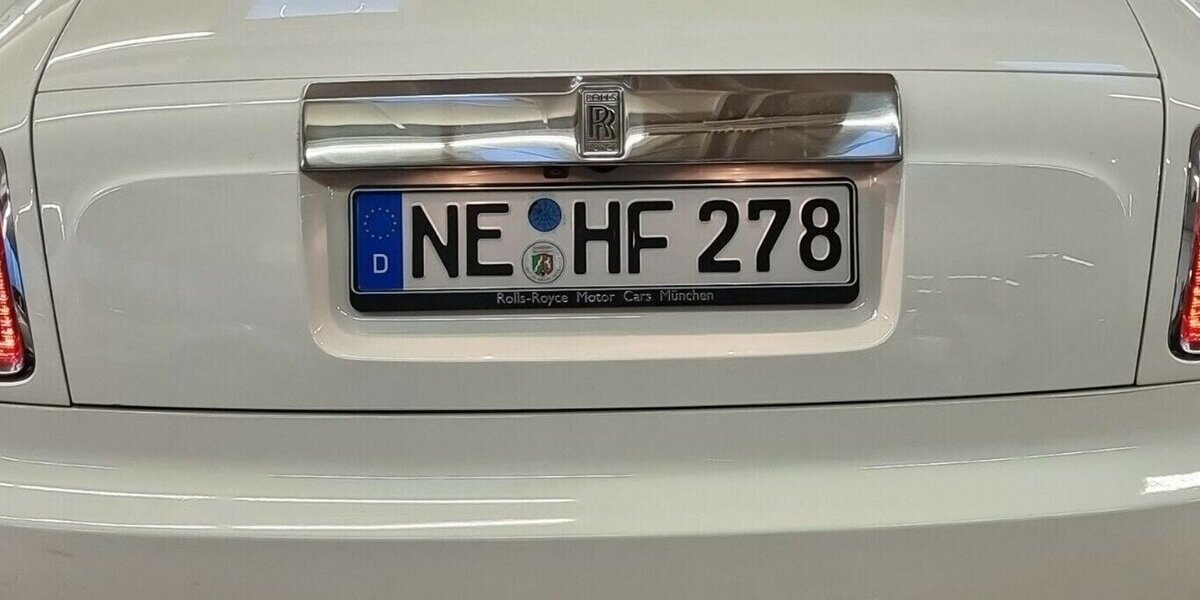 Rolls Royce Phantom Drophead Bespoke Spezial 21.800 km 195.000 € HAAN 42781