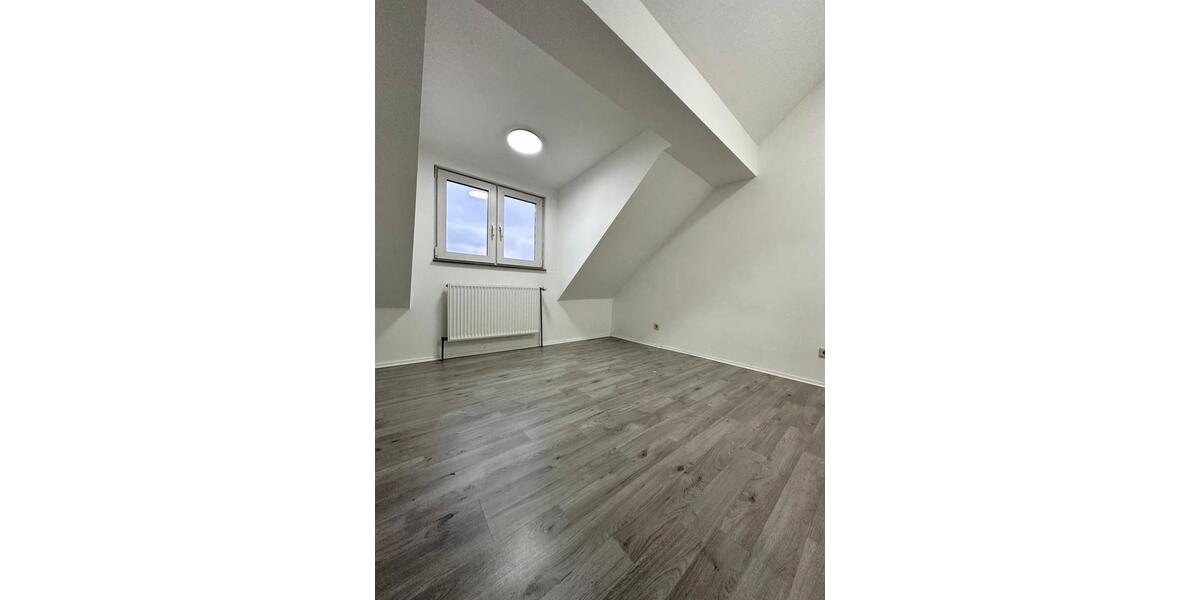 Dachgeschoßwohnung Wuppertal Elberfeld - 4 Zimmer, 73 m&sup2;, 680&euro; | Angebot:24839185