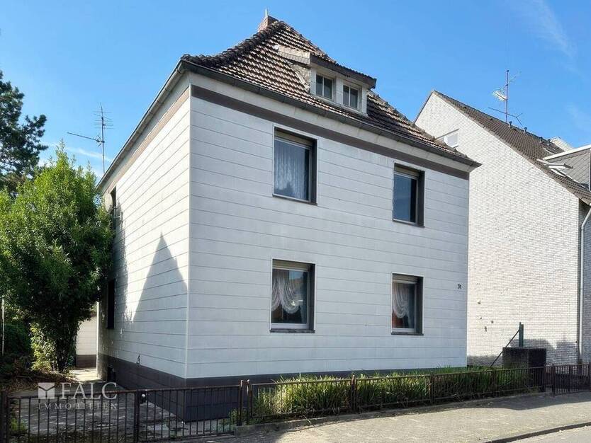 Grundstück mit Bestandsgebäude in Düsseldorf - Hassels