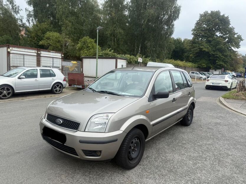Ford Fusion 169.000 km 1.800 € Essen 45143