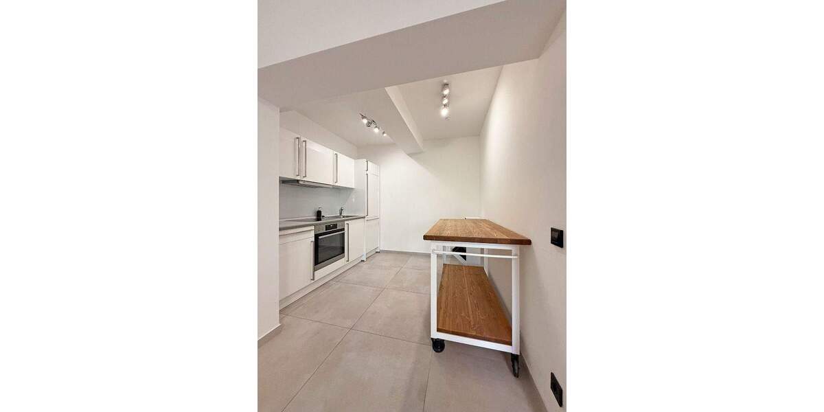 Etagenwohnung Düsseldorf Oberkassel - 2 Zimmer, 82 m&sup2;, 1.650&euro; | Angebot:25916382