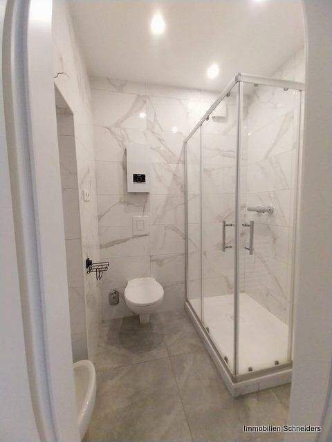 Düsseldorf-Flingern-Süd, Engelbertstraße - Komplett sanierte 2-Zimmer-Wohnung mit großer Sonnenterrasse zeitnah zu mieten !!