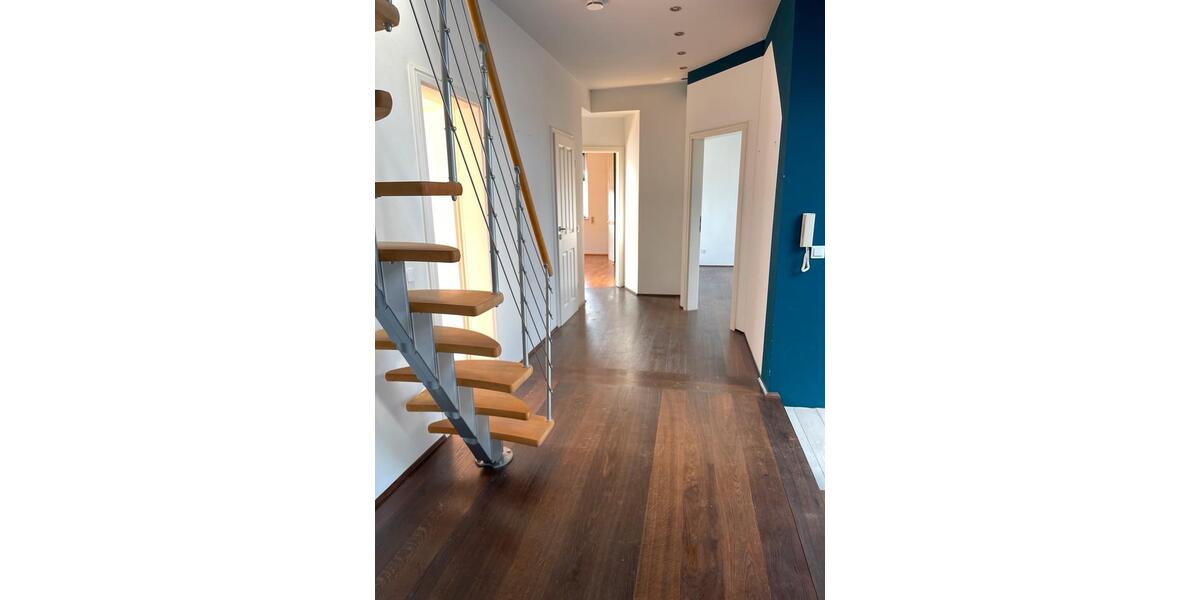 Dachgeschoßwohnung Remscheid Reinshagen - 5 Zimmer, 120 m&sup2;, 1.600&euro; | Angebot:25231588