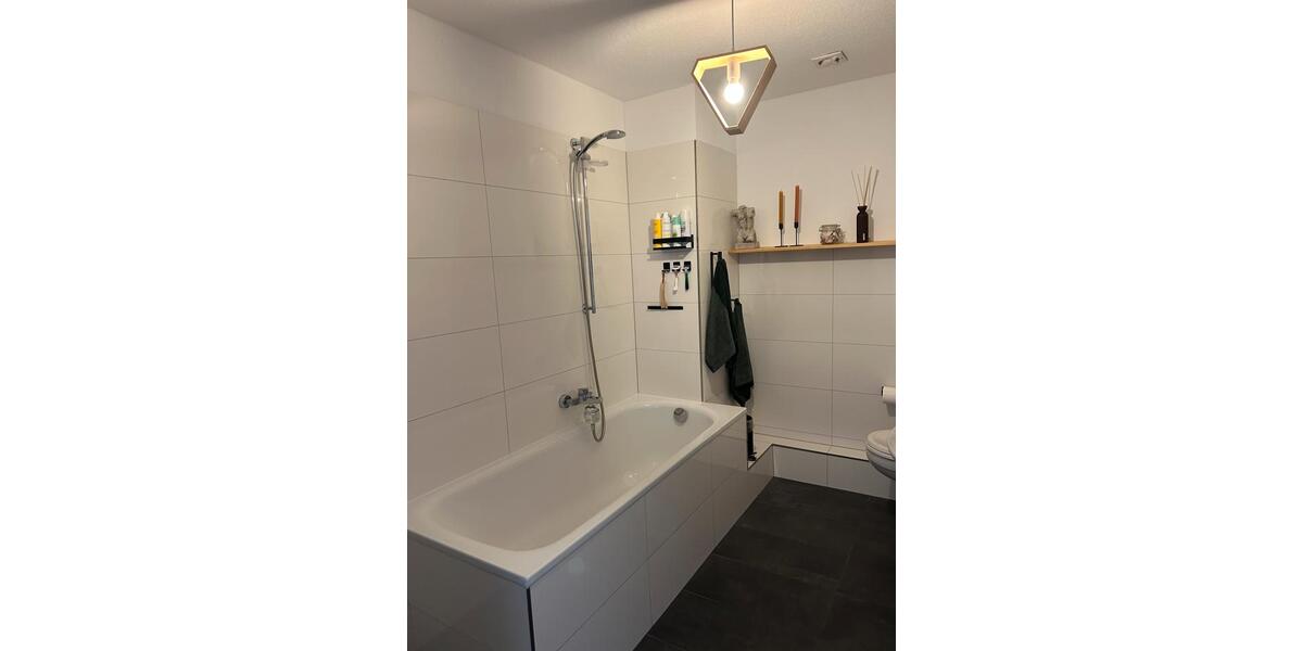 Dachgeschoßwohnung Köln Ehrenfeld - 3 Zimmer, 85 m&sup2;, 1.190&euro; | Angebot:24941220