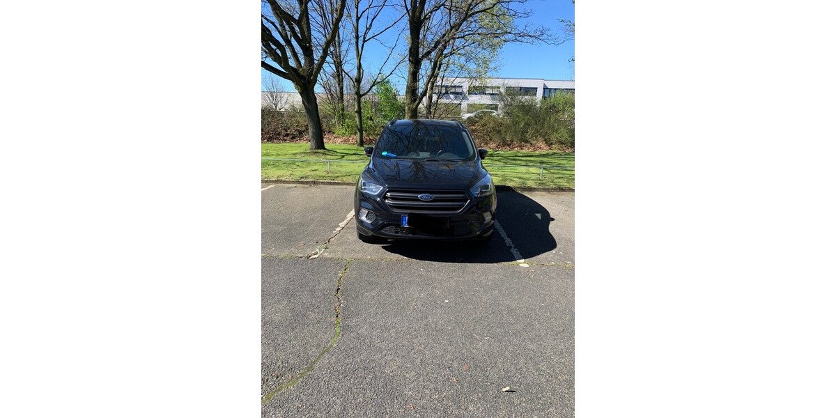 Ford Kuga 61.400 km 18.800 € Neuss 41460