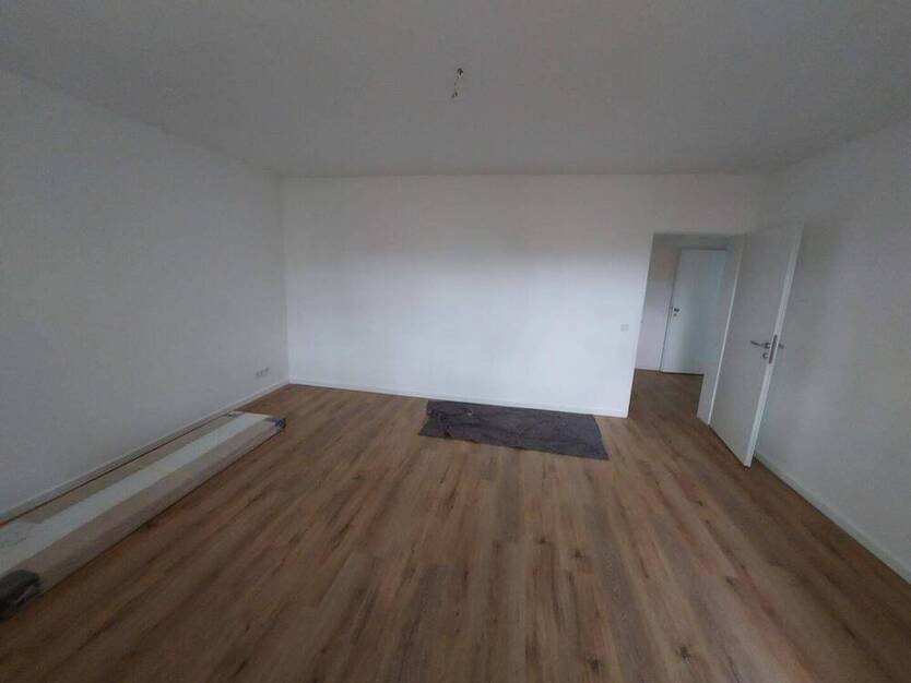 Renovierte 3-Zimmer-Wohnung mit Balkon und Garage