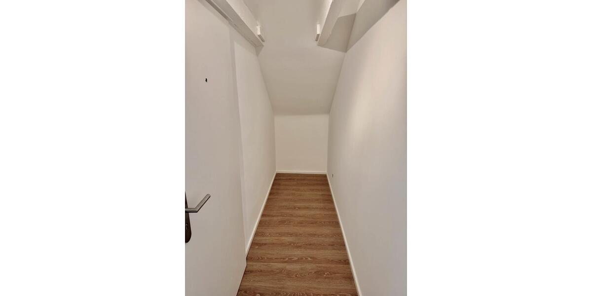 Dachgeschoßwohnung Köln Kalk - 4 Zimmer, 137 m&sup2;, 1.521&euro; | Angebot:25416511