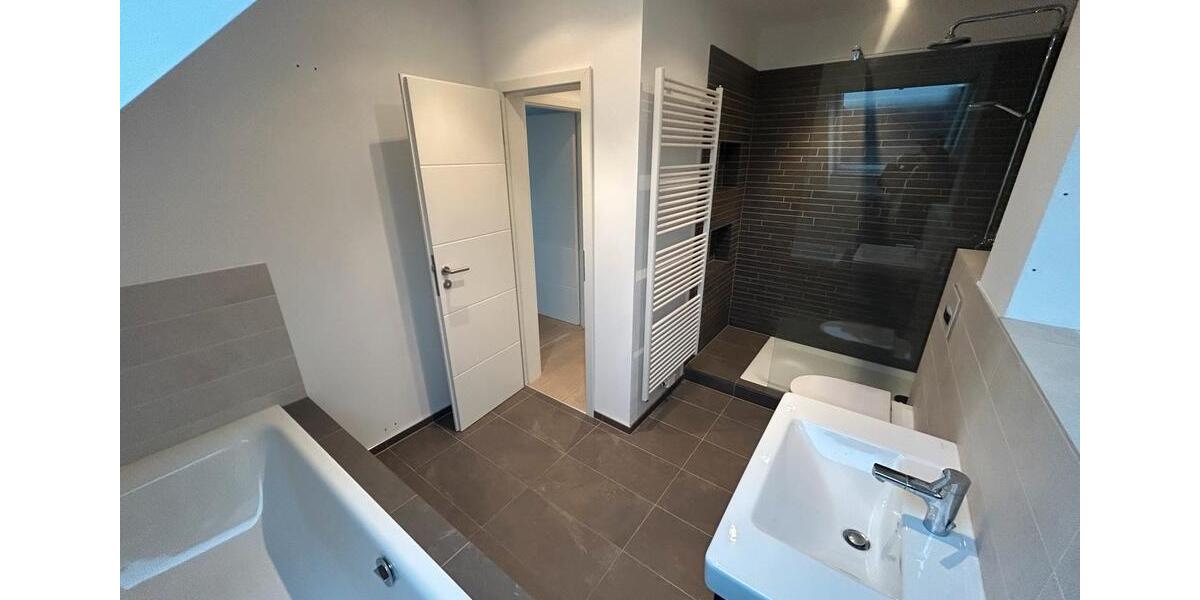 Dachgeschoßwohnung Solingen Burg - 3 Zimmer, 103 m&sup2;, 305.000&euro; | Angebot:25027377