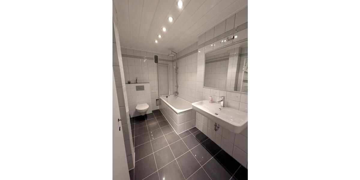 Dachgeschoßwohnung Wuppertal Barmen - 3 Zimmer, 87 m&sup2;, 1.290&euro; | Angebot:24859499