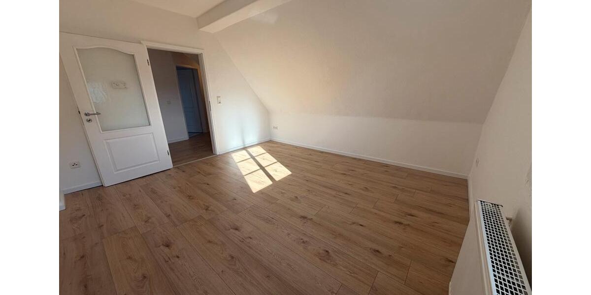 Dachgeschoßwohnung Remscheid Lüttringhausen - 2 Zimmer, 63 m&sup2;, 500&euro; | Angebot:25635993