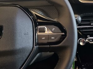 Peugeot 2008 Allure Klimaautom. Alu Allwetter Android Appl 14.715 km 17.440 &euro; HAAN 42781